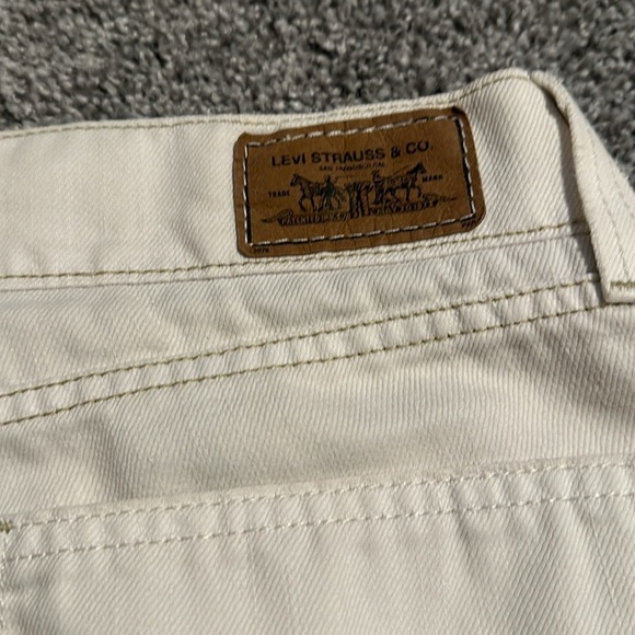 Levi’s Jean Shorts - Picture 4 of 6